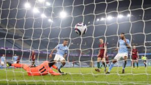 Manchester City beat Wolves to earn 21st successive win