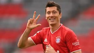 Lewandowski is part of Real Madrid’s three-man striker shortlist